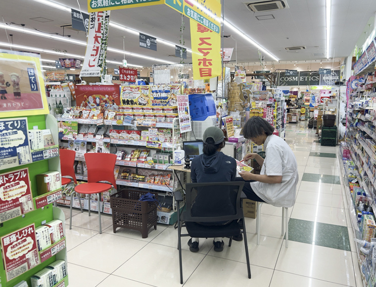 店内での健康相談の様子