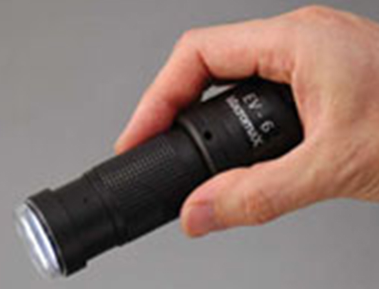 Focus adjustment with one hand