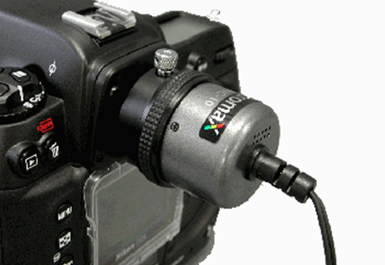 Mount MVC-10W on the viewfinder of your SLR camera